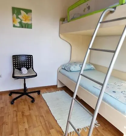 Lucas * מדולין